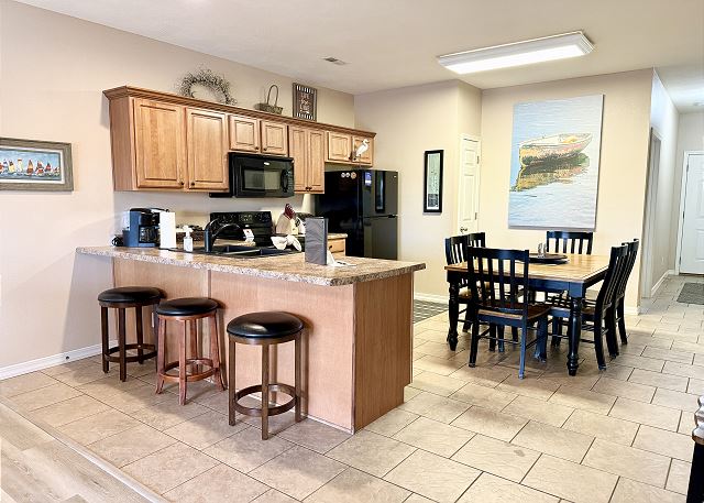 Granite kitchen and breakfast bar in Condo A-4