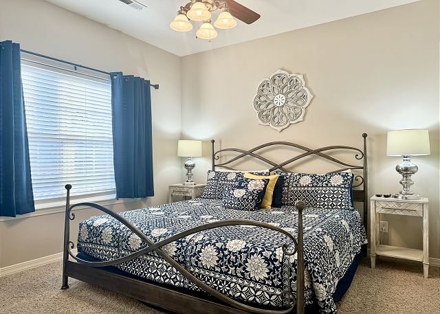 Second queen bedroom in Condo A-7