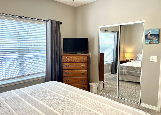 King bedroom with mirrored closet in Condo A-9