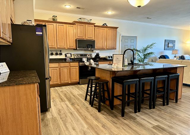 Full kitchen and island seating
