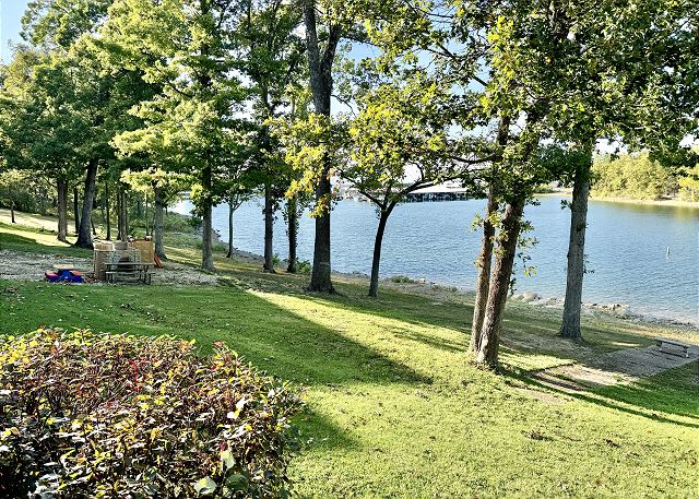 Table Rock Lake shoreline view