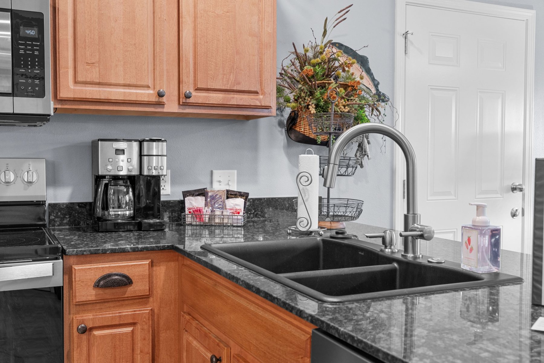 Fully furnished kitchen in Condo B-5