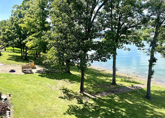 Table Rock Lake shoreline view