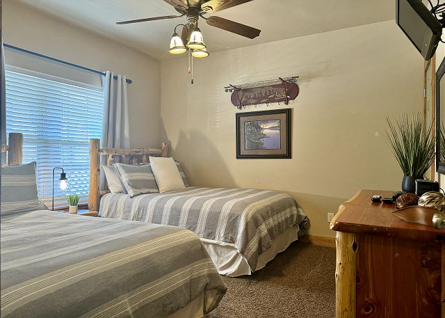 King bedroom with mirrored closet in Condo B-8