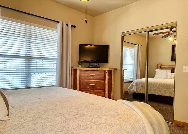 Second king guest bedroom in Condo B-8