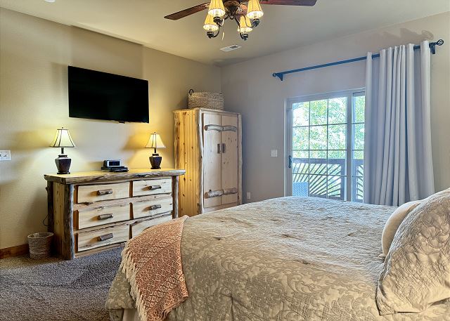King guest bedroom with television in Condo B-8